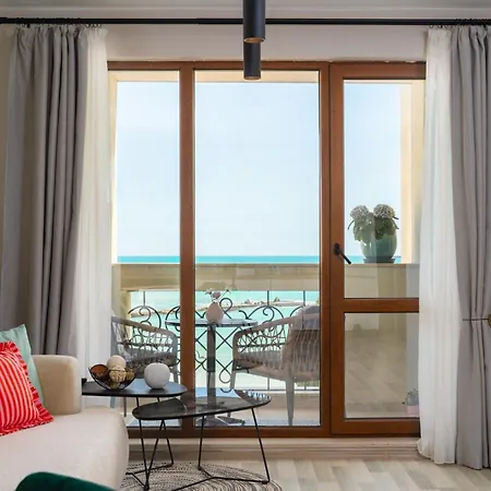 Poemia- Sea View, Free Parking, Complex Carpe Diem Apartment *