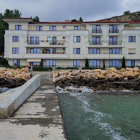 Poemia- Sea View, Free Parking, Complex Carpe Diem Apartment Baltschik