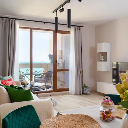 Poemia- Sea View, Free Parking, Complex Carpe Diem Apartment *