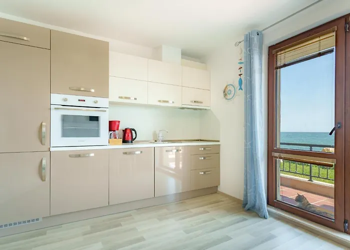 Apartment Poemia- Sea View, Free Parking, Complex Carpe Diem