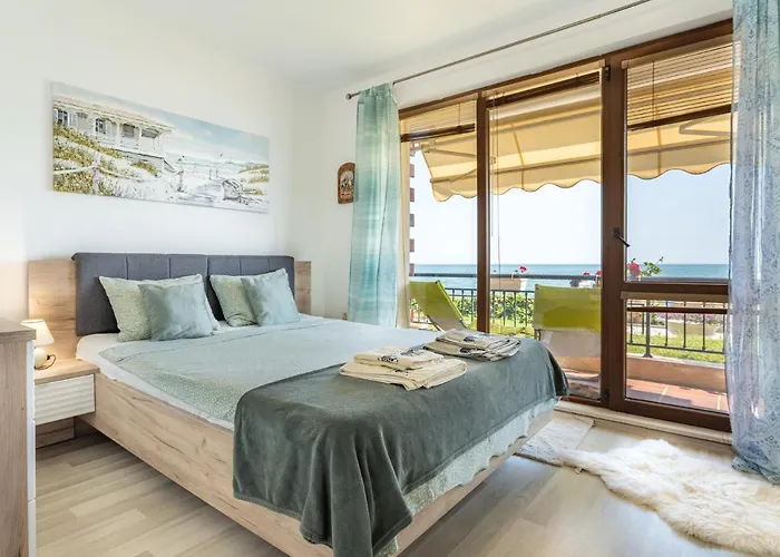 Poemia- Sea View, Free Parking, Complex Carpe Diem Balchik