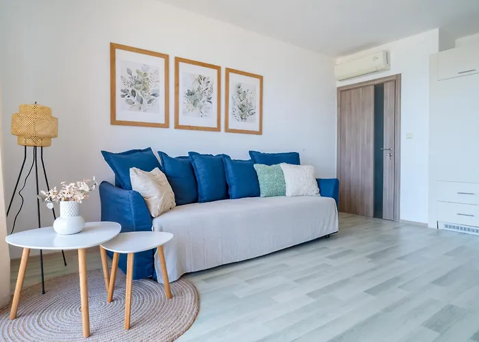 Poemia- Sea View, Free Parking, Complex Carpe Diem Apartment