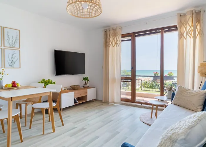 Poemia- Sea View, Free Parking, Complex Carpe Diem * Balchik